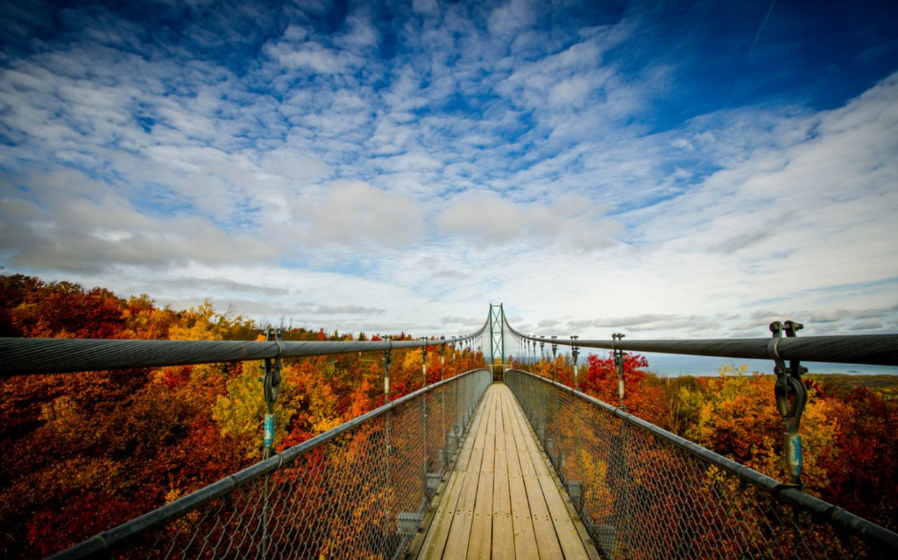 行走加拿大安大略,邂逅 "穿着"风景的桥