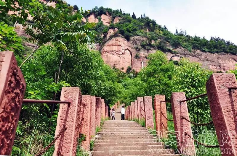 可久镇红岩山景区优惠政策:对旅行团队实行补贴政策,市外团队,过夜