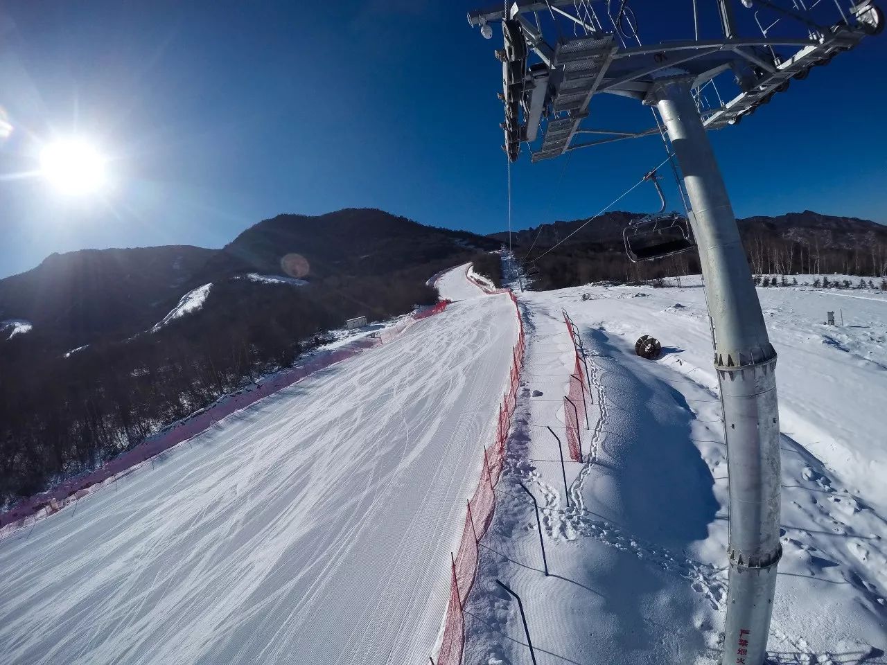 3折￥49=鳌山滑雪场戏雪区2大2小门票~儿童还可以免费滑雪~多种无动力