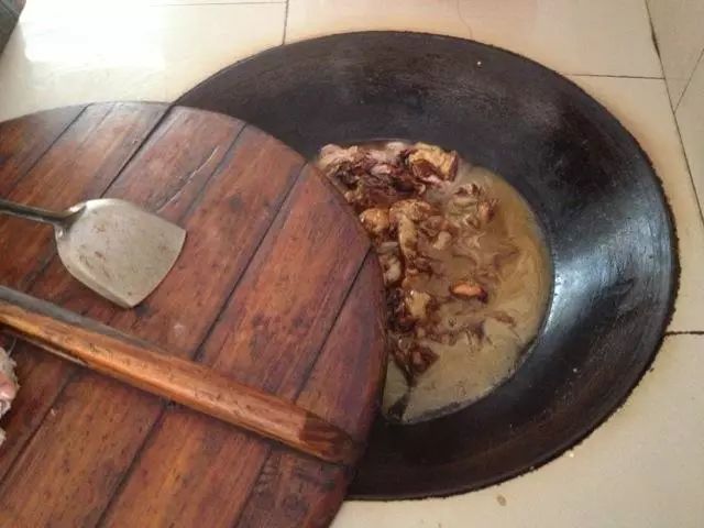 美食 正文  在尤溪农村很多地方 还有这种大锅,大铁锅.