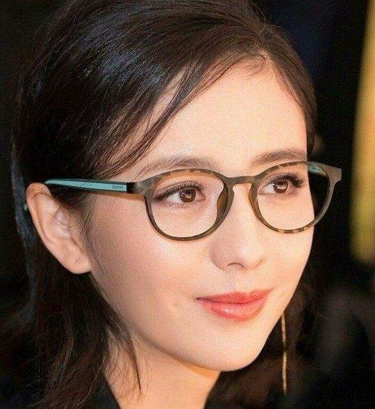 戴眼镜最好看的8位女明星迪丽热巴最冷赵丽颖最萌