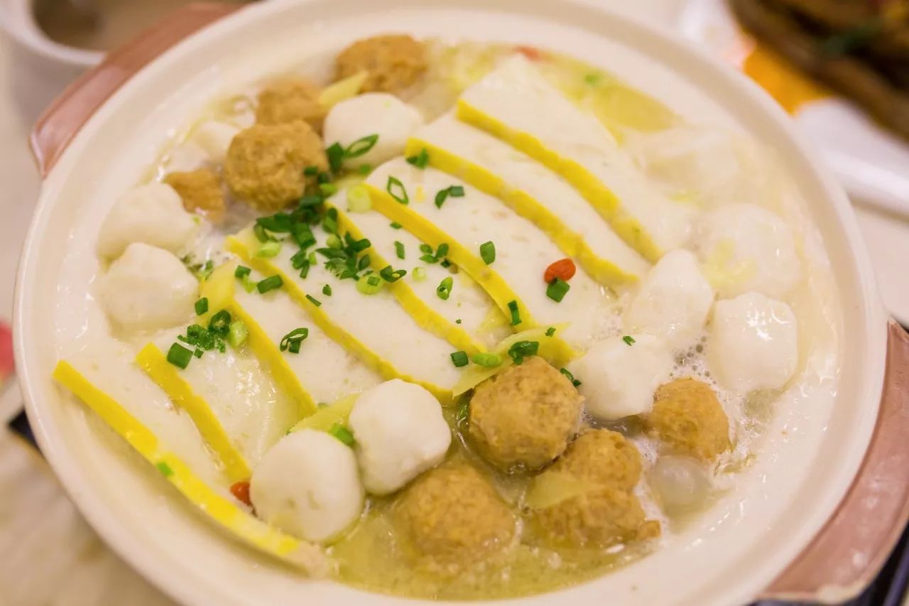 黄陂三鲜是让湖北妹子尖叫的一道菜, 鱼糕鱼丸和炸肉丸,每一种的制作