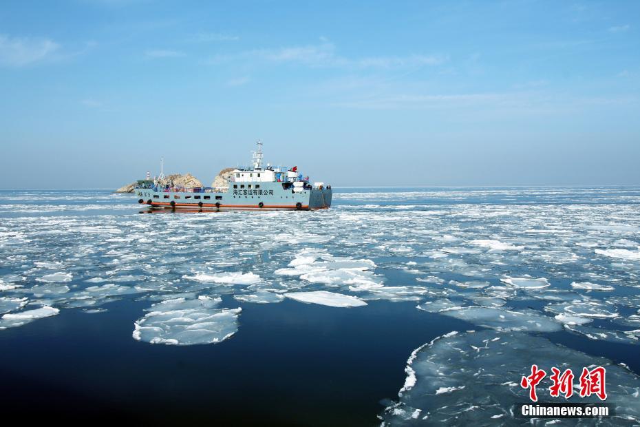 据介绍,今年黄海北部长海县海冰冰情比往年偏重,为
