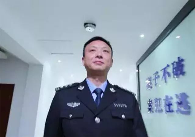 黄辉庆自1995年参加工作以来,恪尽职守,敬业奉献