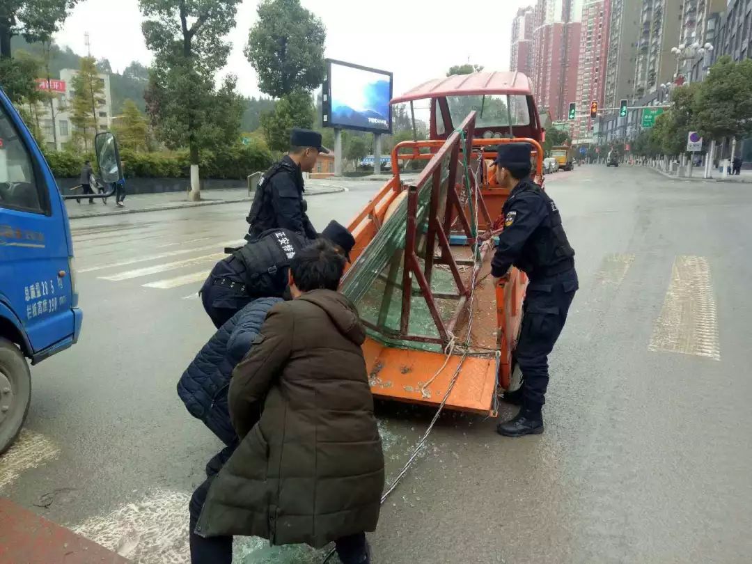 正安特警聚焦两会忠诚奉献