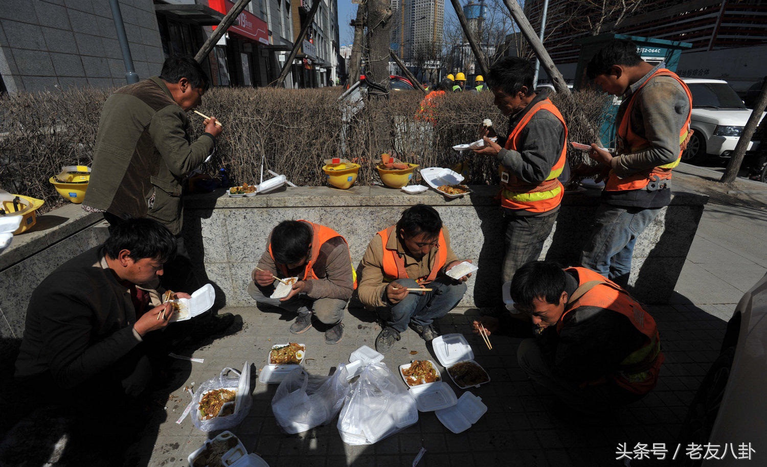 一个农民工在外边打工,一年收入要有多少才算可以呢?