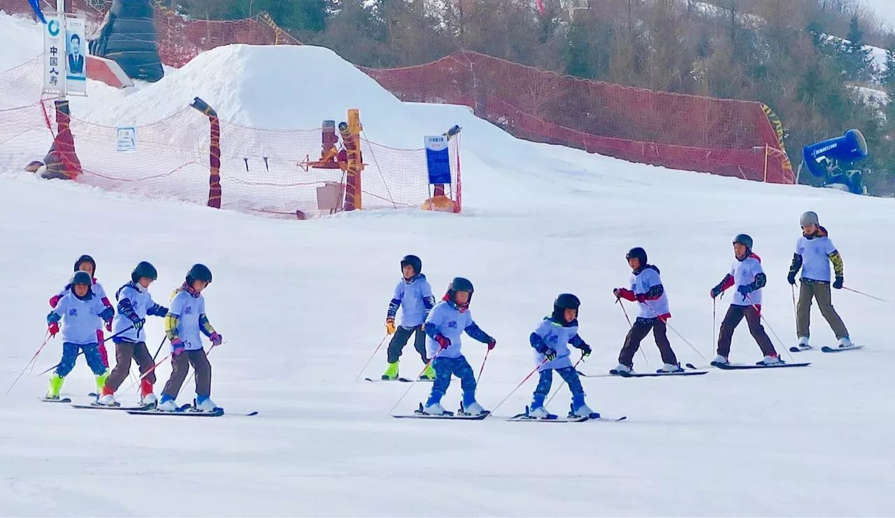 雪地长龙表演