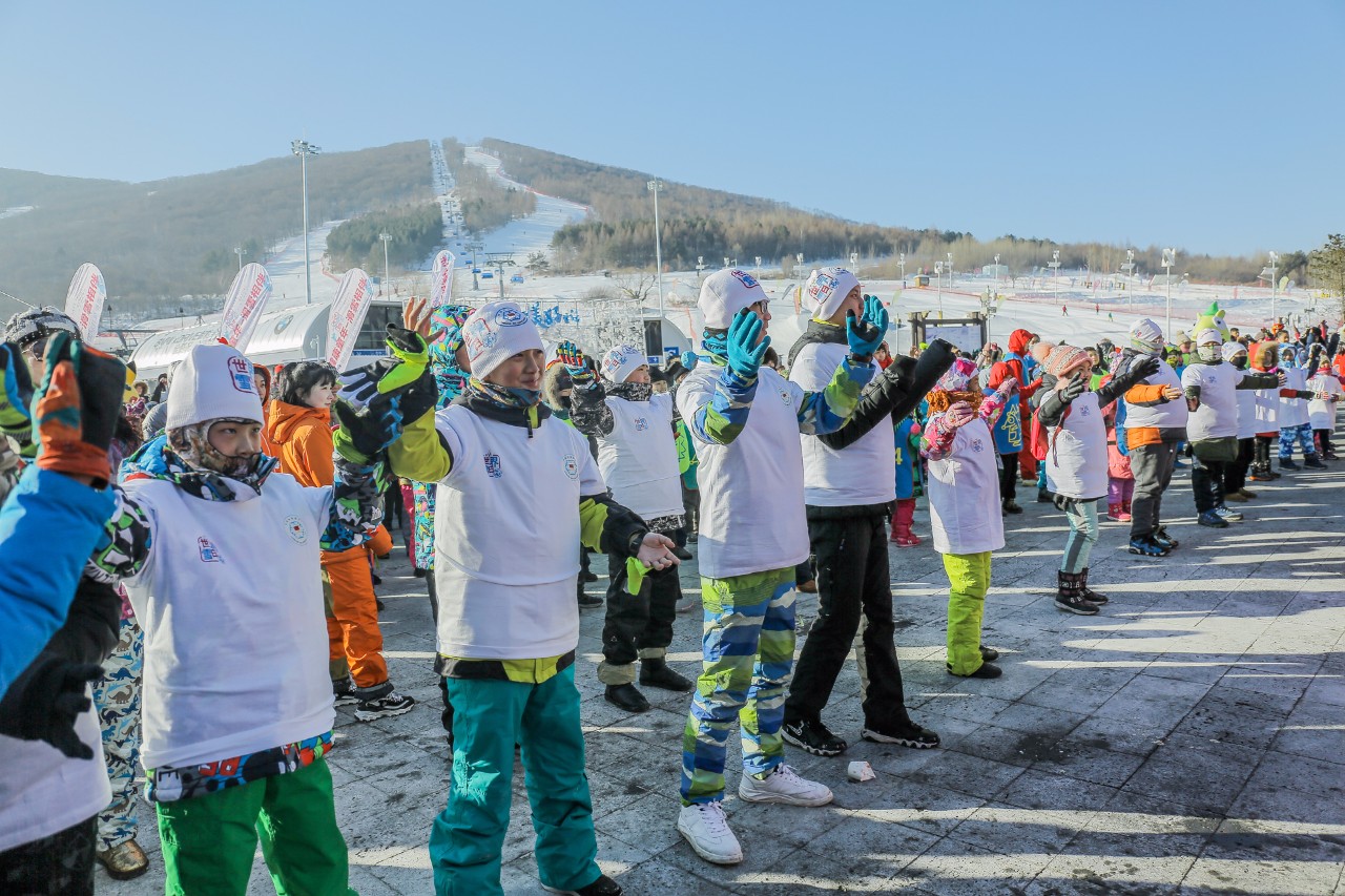 "健康童年·滑雪相伴 2018世界雪日暨儿童滑雪节欢乐启幕