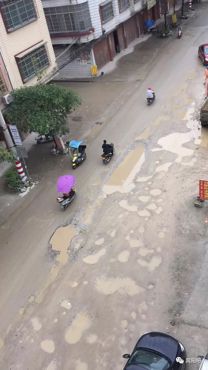 这几天宾阳的天气时晴时雨 而下雨天对于出行者来说很不便利.