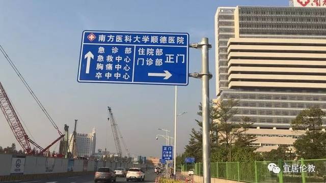 建好的交通指示牌.市政道路改造.