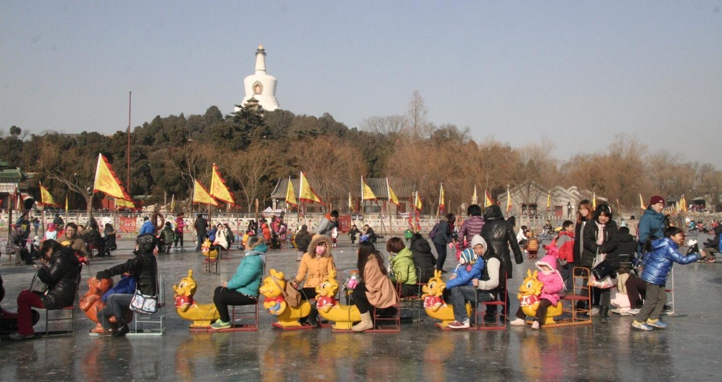 也难怪这几天北海公园人山人海了