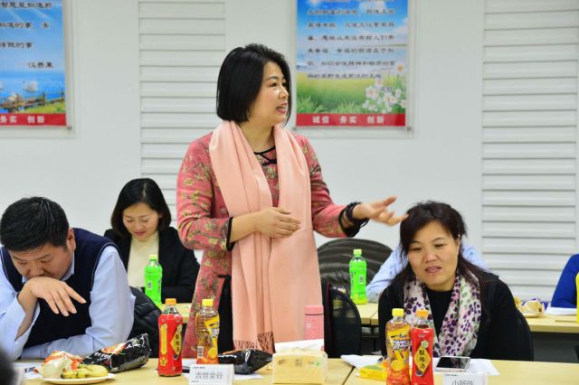 武惠梅参观考察现场花絮餐饮企业代表品尝康师傅饮品餐饮企业代表体验