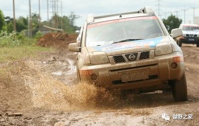 如果越野遇到泥泞道路该怎么办