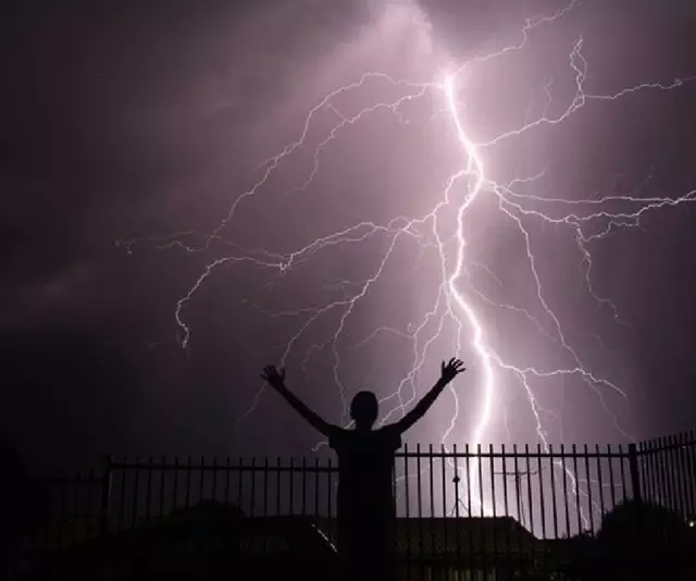 雷声轰鸣不止!昨晚阿德大批仙友渡劫!电闪