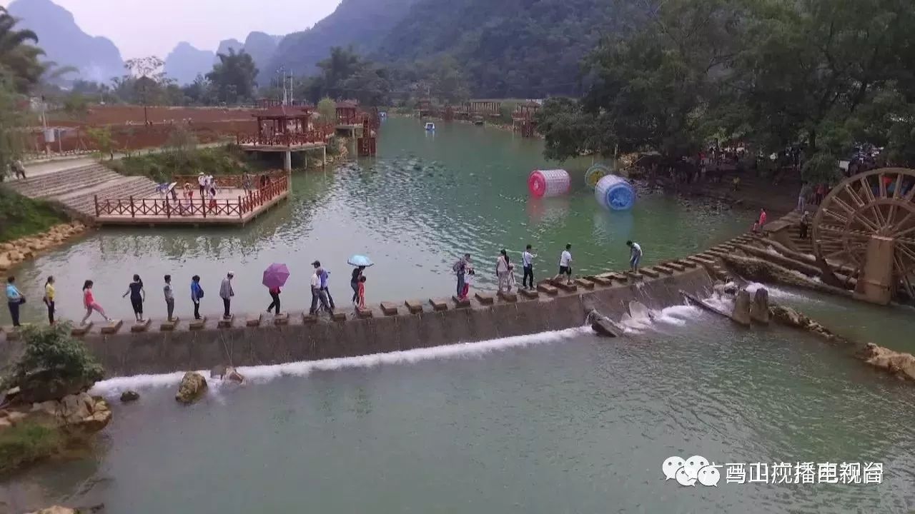 眼前的马山县古零镇乔老村小都百屯是个山清水秀的小山村,可在5年