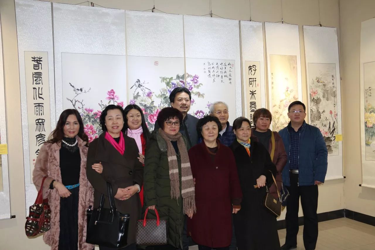 迎新春女画家魏敏师生画展暨开发区美协女画家委员会成立仪式在中艺