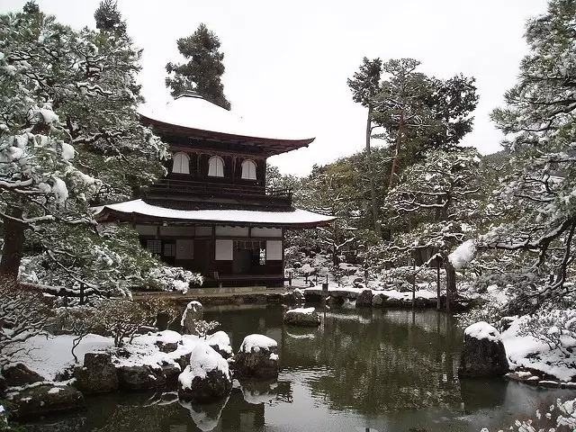 旅游 正文  静静地竖立在雪中的南禅寺,犹如古老的日本电影情景般独特