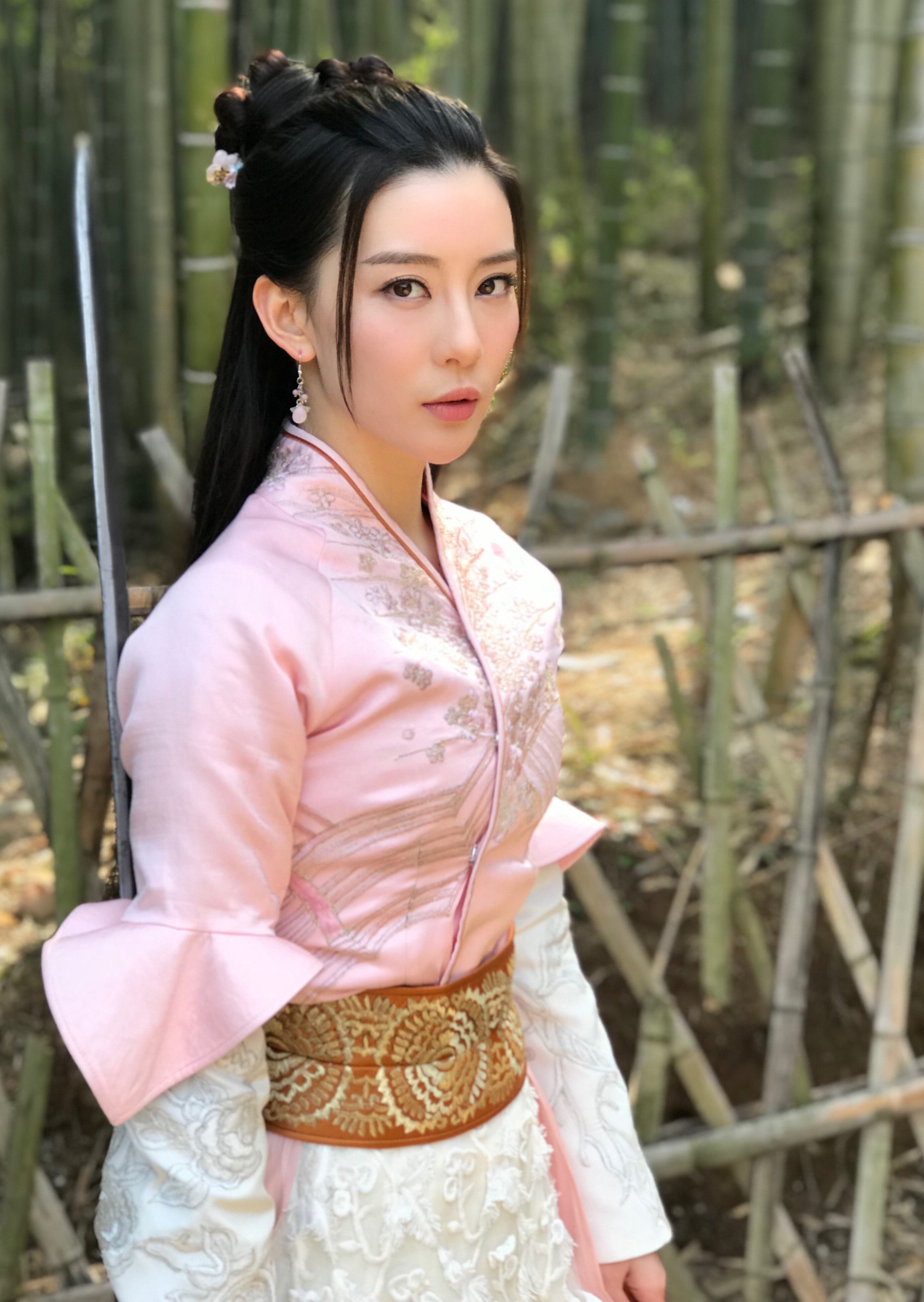 《问天录》青春热拍 新晋演员朱凌雾饰迟婉秋