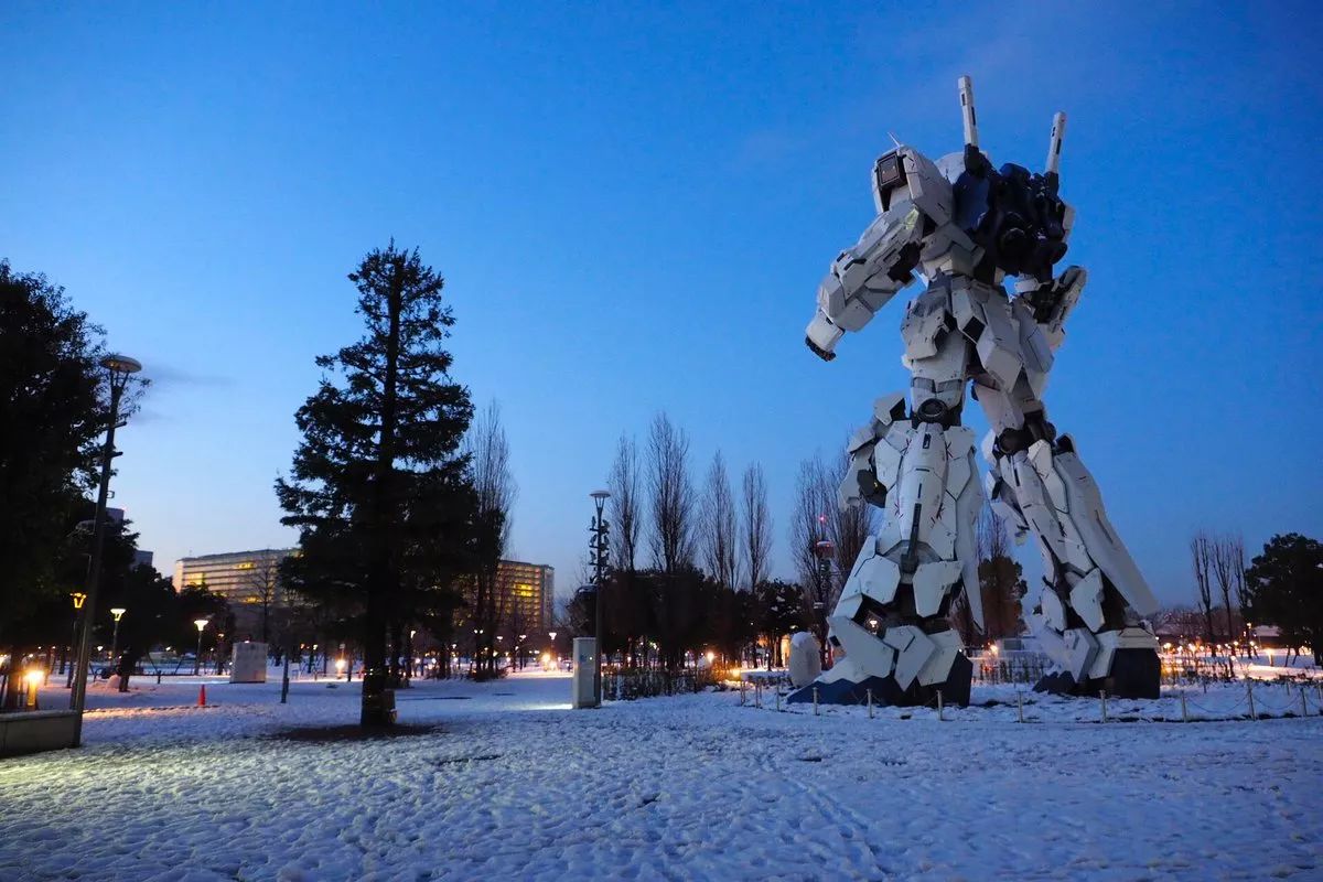 台场1：1独角兽雕像经历的首次大雪，场景如此冻人-搜狐大视野-搜狐新闻