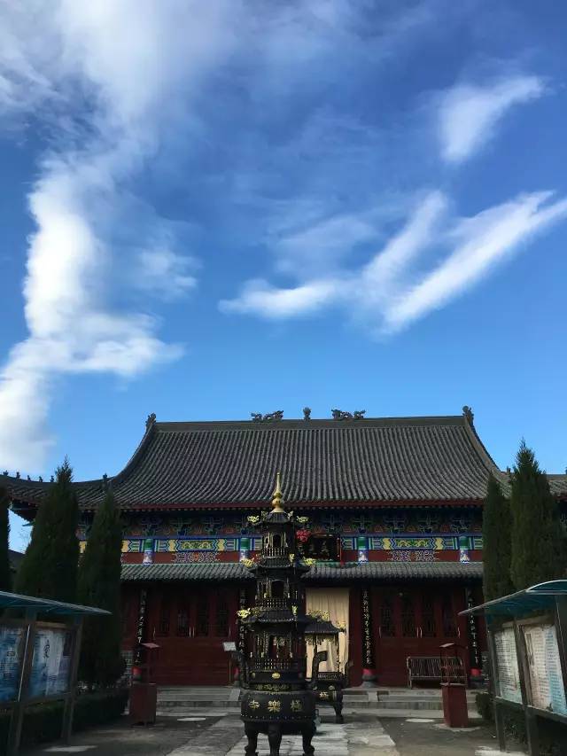 极乐寺 位于辛家庙的极乐寺,始建于隋代,寺历史悠久,乃净土宗念佛道场