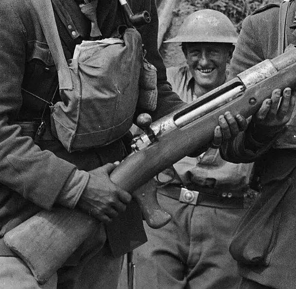 一战放大版毛瑟98步枪,每个德国士兵连开三枪就要送进