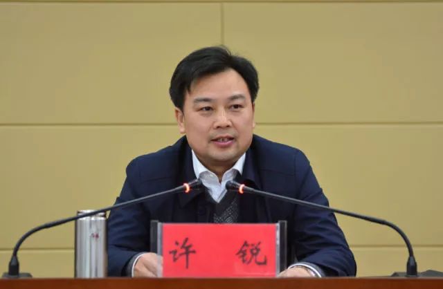 赣州市扶贫和移民办副主任龚升炬,我市市委副书记曾平,陈晓斌,曾宪柏