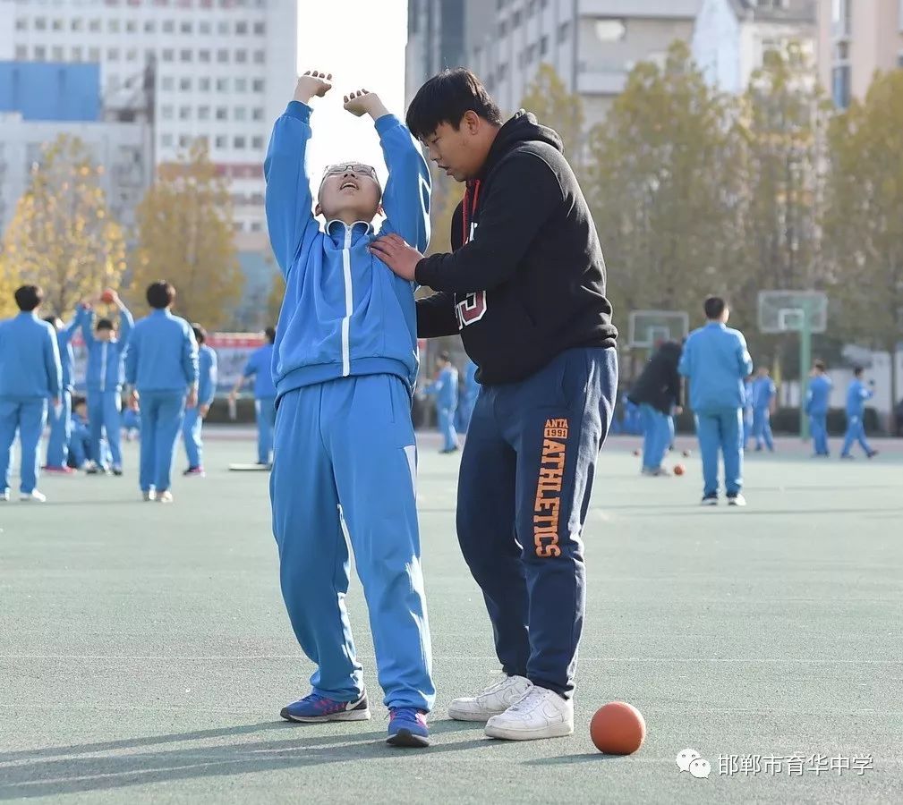 助力中考运动引领健康挥洒激情奔跑点燃青春邯郸市育华中学初三年级大