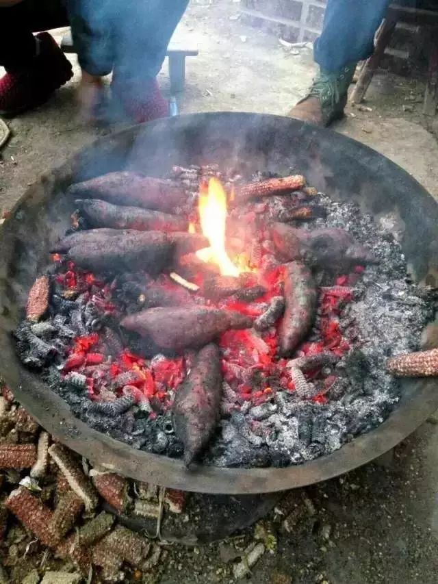 好想回周口老家烤烤火!~再烤个红薯花生就美了.