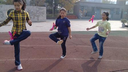 六年级体育地方课程踢毽子跳绳
