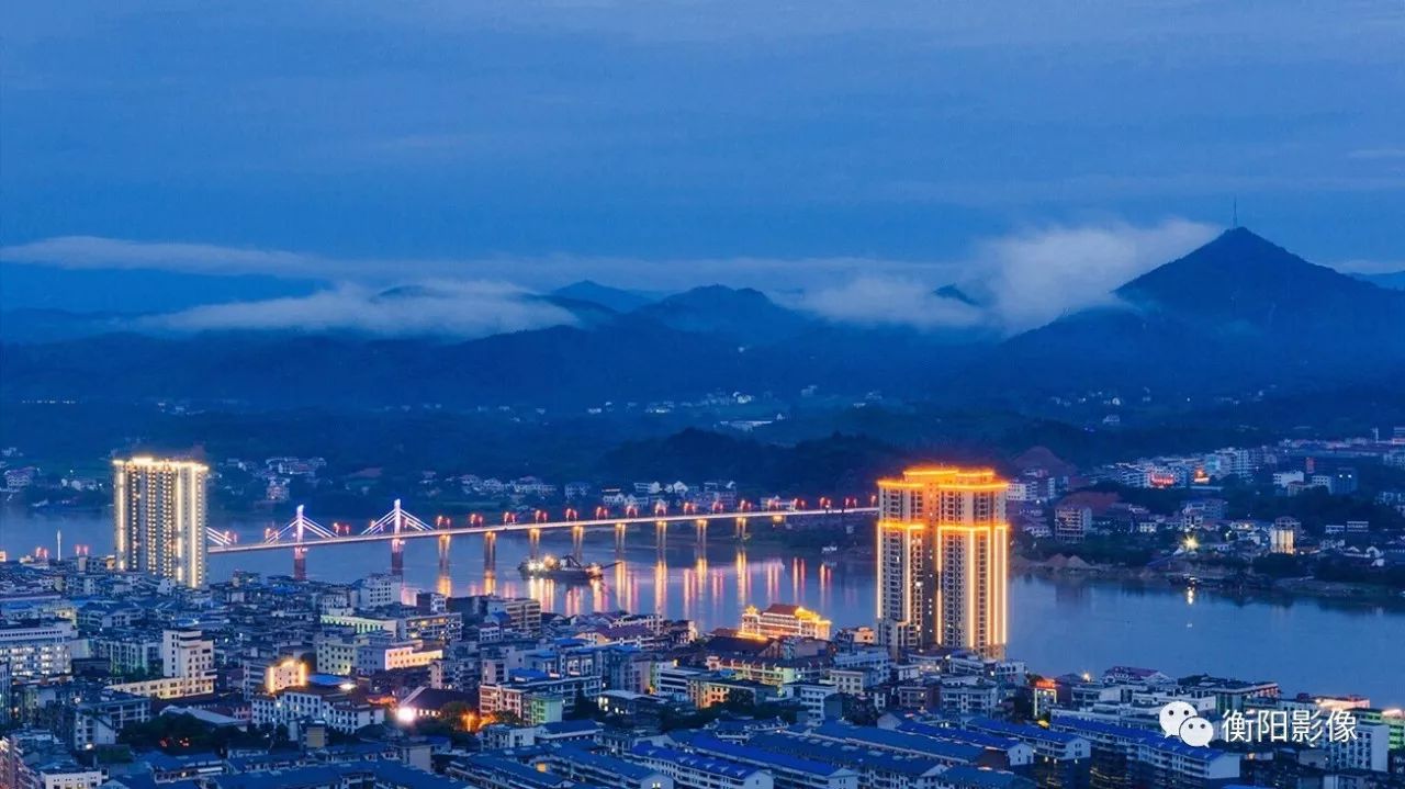 14《衡山县城夜色—拍摄衡山紫金山,一场暴雨后,空气异常通透.