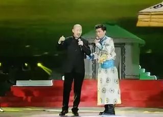58岁腾格尔 26岁傲日其愣合唱《蒙古人》第一次听,太好听了!