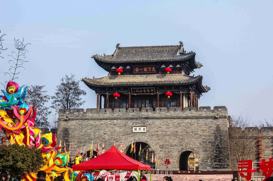 台儿庄古城,被世界旅游组织称为"活着的古运河","京杭运河仅存的遗产