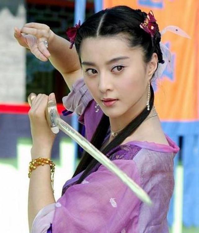 12位穿紫衣的古装女子:刘诗诗清冷,赵丽颖邪魅,最美的却是她?