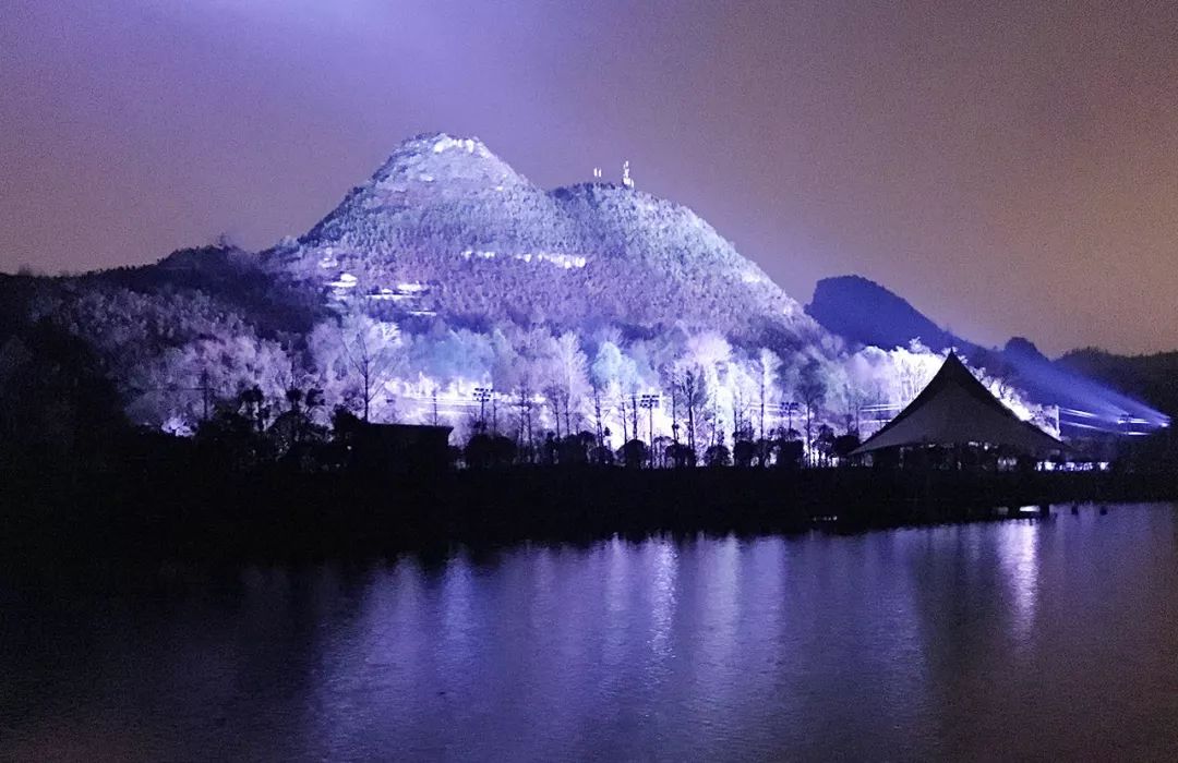 调试中的虹山湖灯光夜景