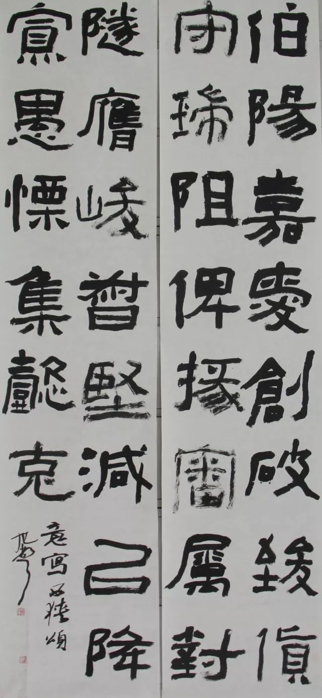 钱松君,中国书协隶书委员会委员,中国书协书法培训中心教授,工作室