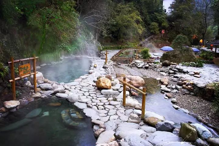 龙胜温泉,九曲湾温泉度假村,容县黎村温泉…… 多到数不过来