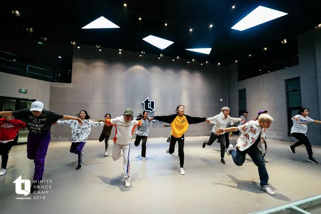 i dance studio hiphop零基础课堂 ※ 本期导师由来自北京舞佳舞young