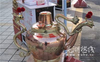 在芜湖的大街小巷都能看到一个大大的古铜色的龙头壶,我们都称之为龙