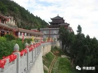 咱们梓潼的西岩寺就是礼佛祈福的圣地~腊八这天,人们祭祀祖先和神灵