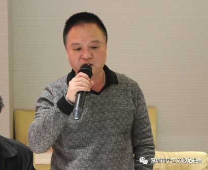 在会上,何筱芳会长为两位新任副会长刘伟仁和何仿进行授牌仪式.