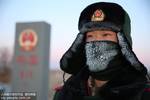 内蒙古开启"冰冻周" 边防哨兵-30℃界碑站岗