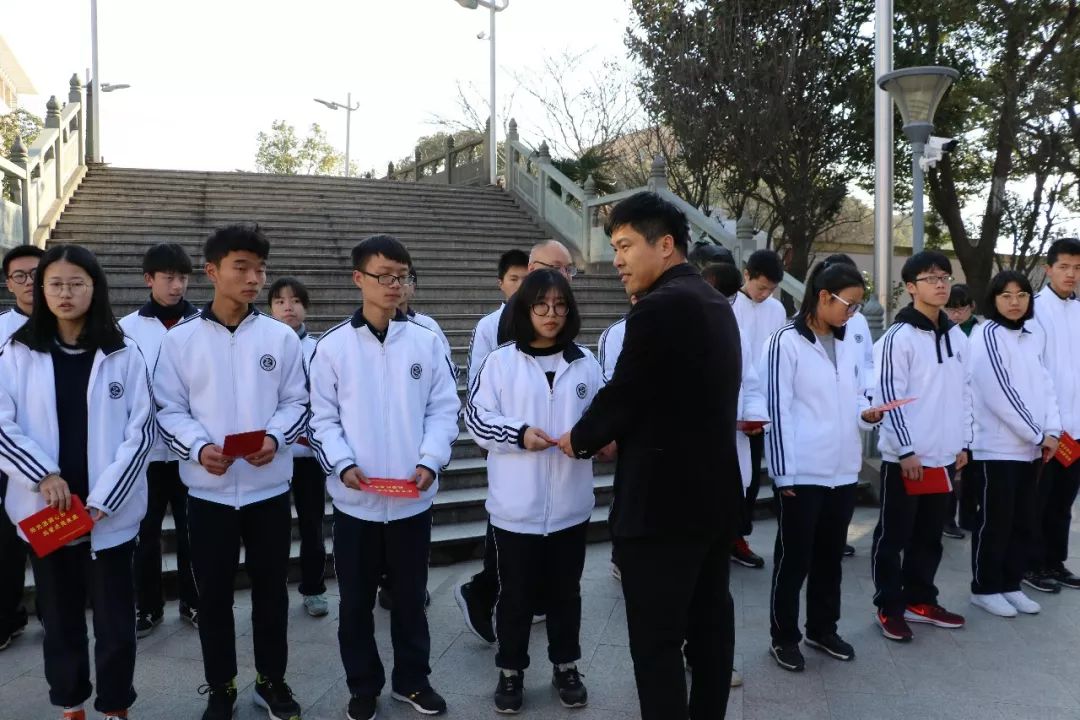 请围观箬横中学又给雅墨学子颁发奖学金啦