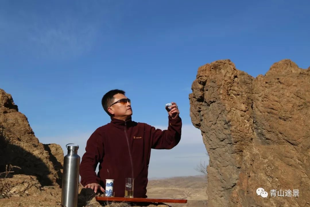 石拐山人在包头石拐区大石门邀日对饮,怀古,思乡