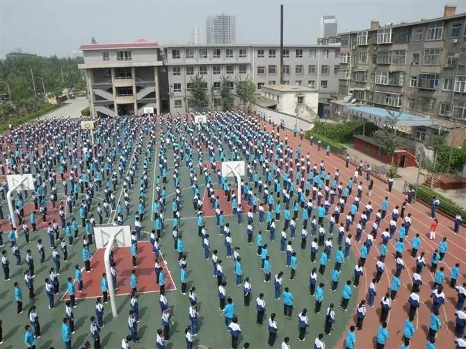 太原市第三十七中5提醒:36中的师资力量在太原市可以说是数一数二的了