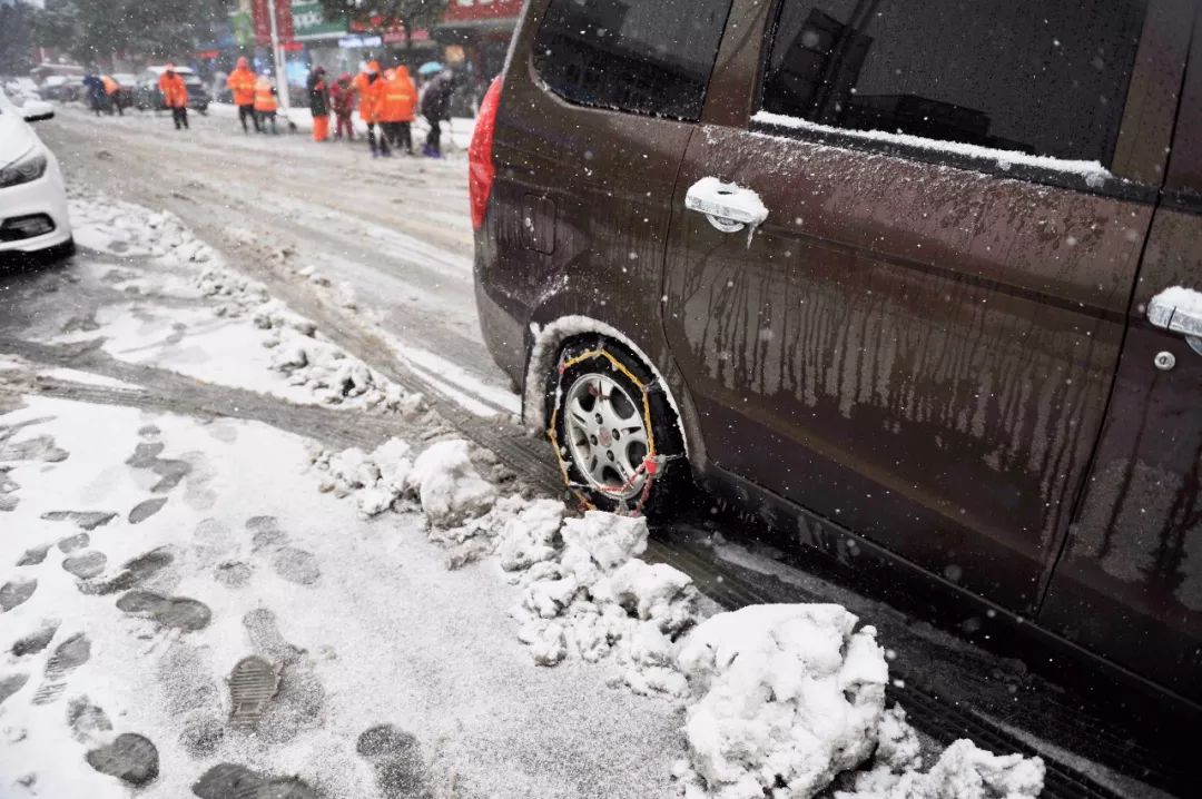 雪天路滑