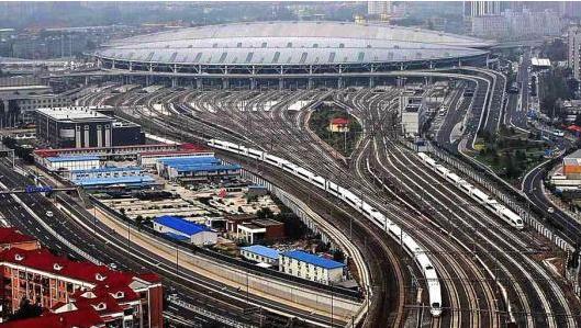 其中徐州站始发列车14列:包括上海8列,南京3列,合肥1列,芜湖1列,东莞