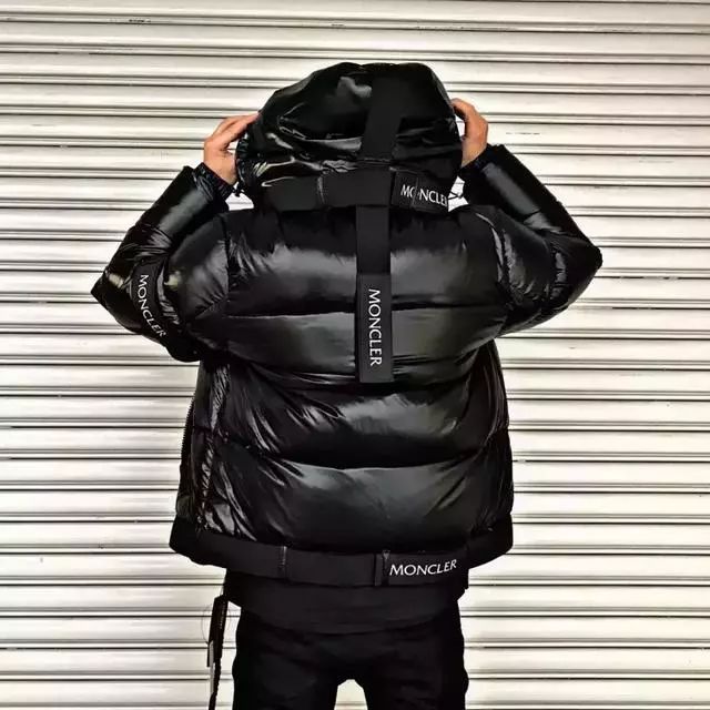 送你羽绒服界 lv 的 moncler.