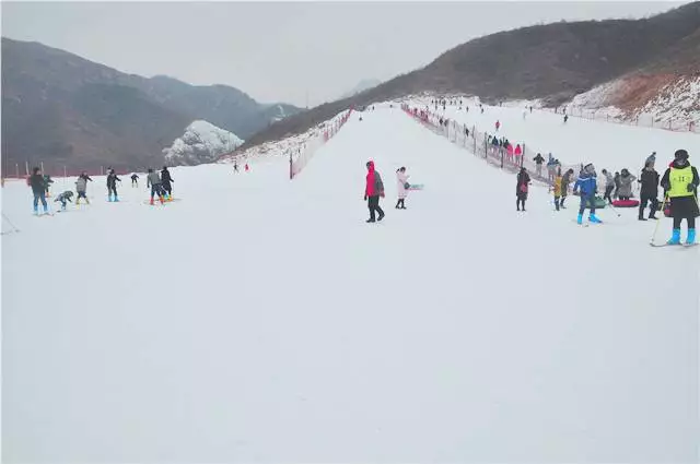 红崖谷滑雪场门票只要9.