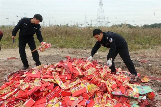 威力惊人!禅城公安集中销毁3吨烟花爆竹