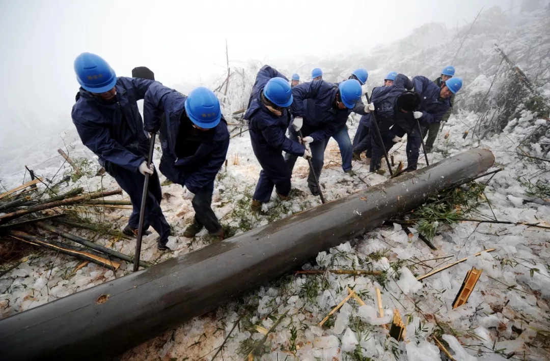 10年前,面对雨雪冰冻灾害,他们的爱与坚守让人铭记!